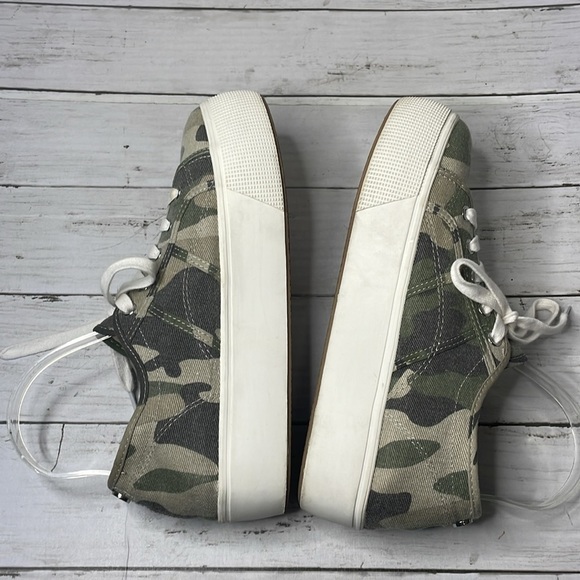 Steve Madden Emmi Camo Platform Sneakers - Picture 5 of 10
